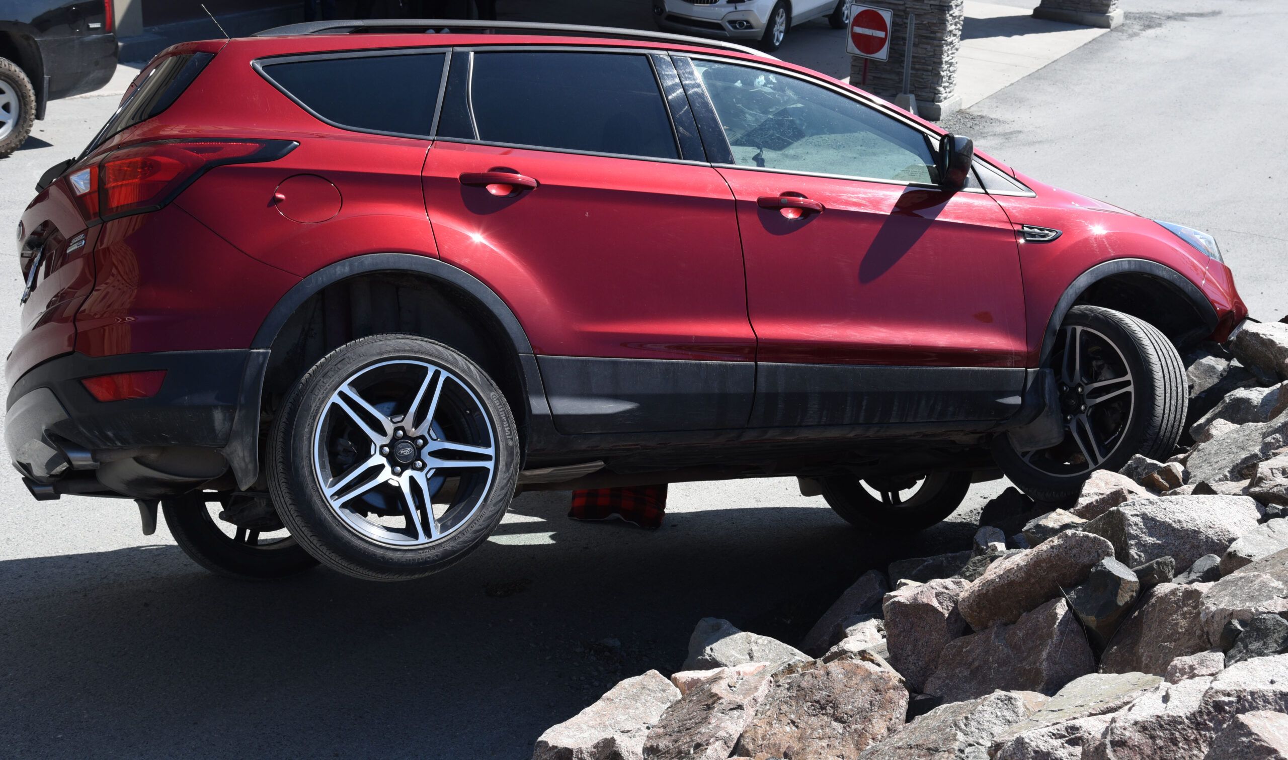 Yellowknife RCMP investigate stolen vehicle in Explorer Hotel parking ...